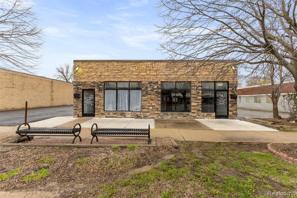 25033 W Warren Street — photo