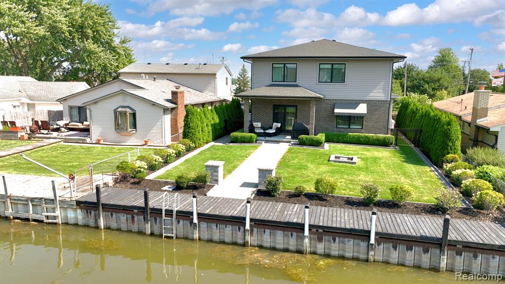 39611 Lakeshore Drive — photo