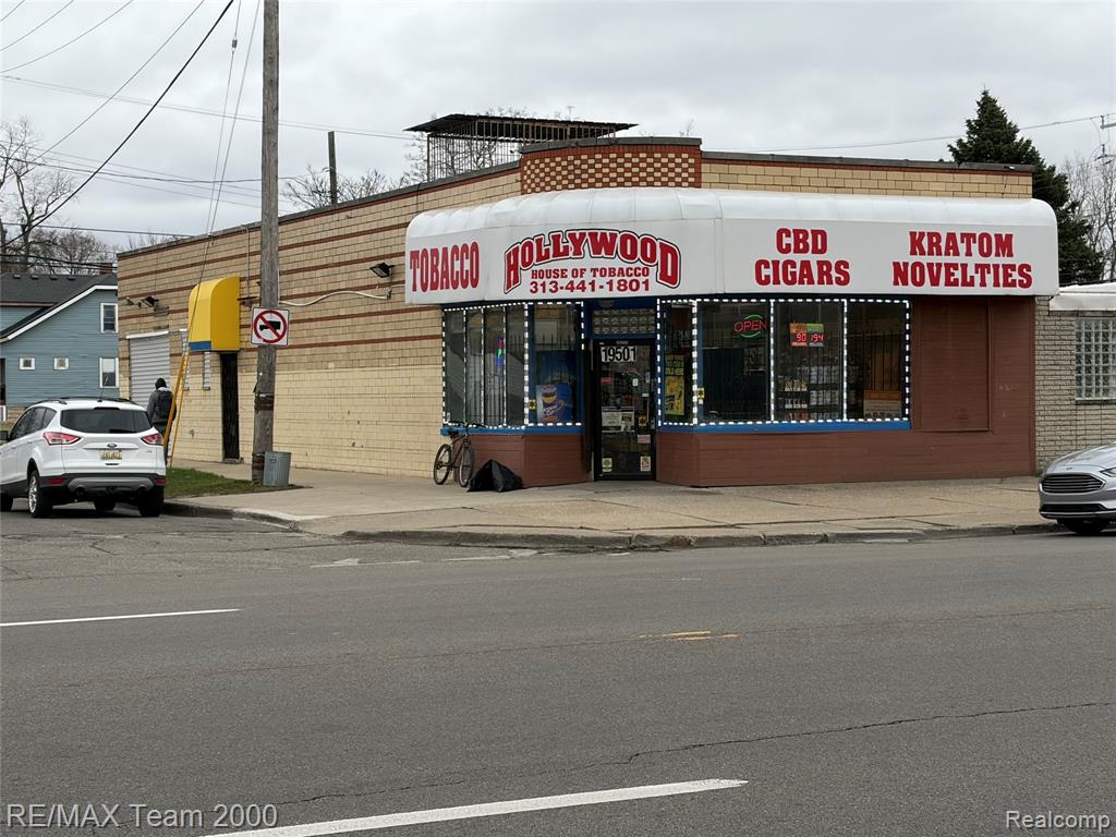 19501 W Warren Avenue — photo