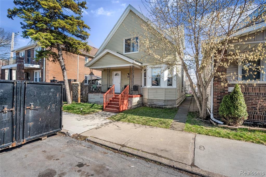 2422 Commor Street — photo