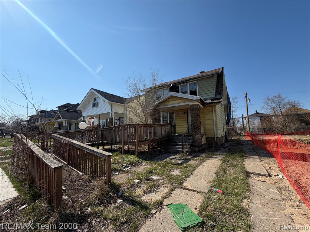 5564 Ivanhoe Street — photo