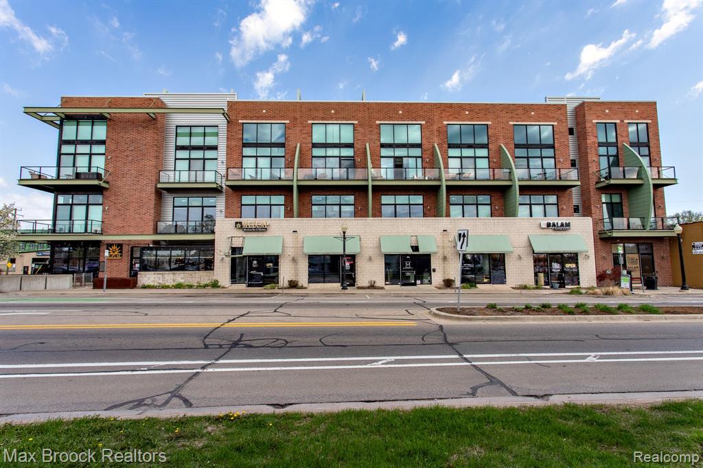 211 E 9 Mile Road 307 — photo