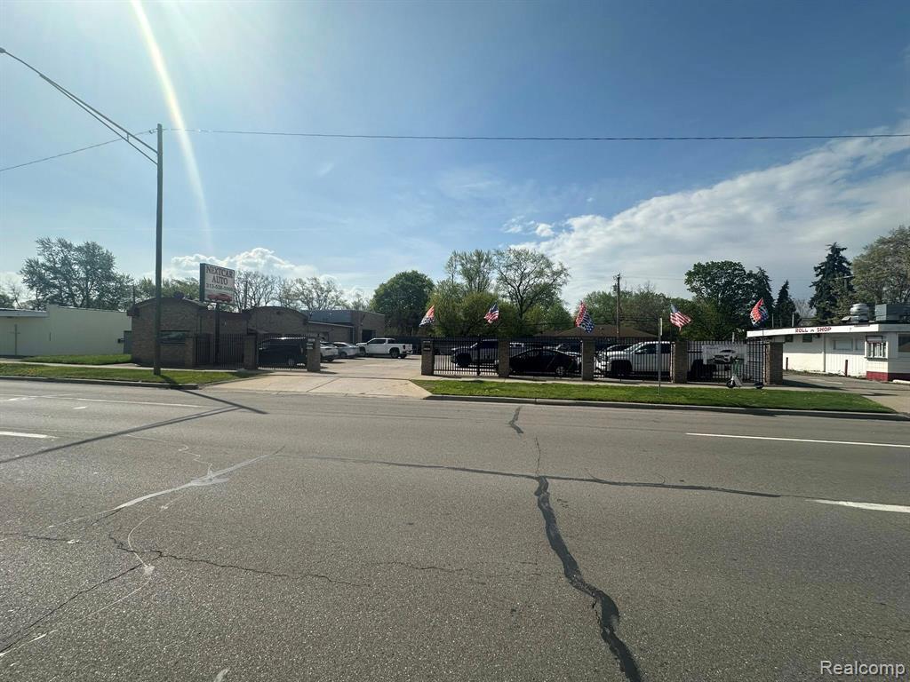 23321 Plymouth Road — photo