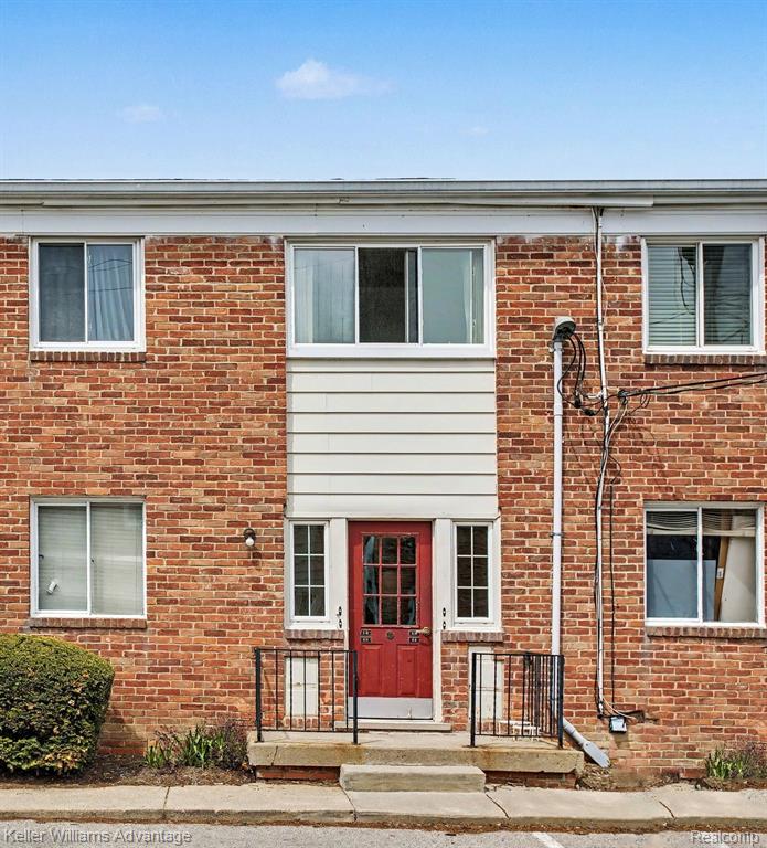 32718 Grand River Avenue C10 — photo