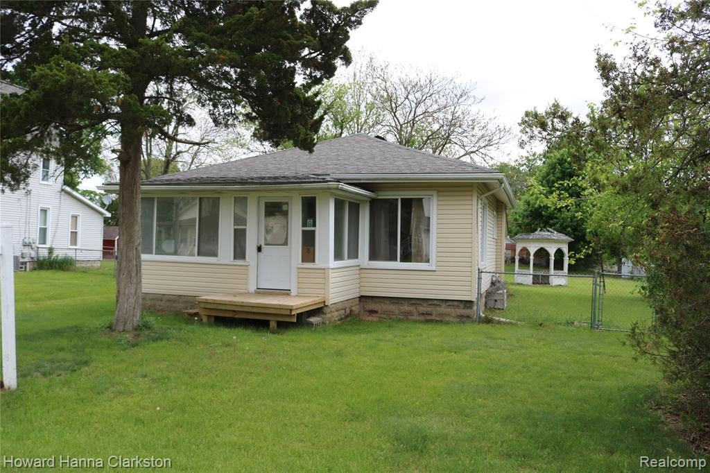 8 Maple Street — photo