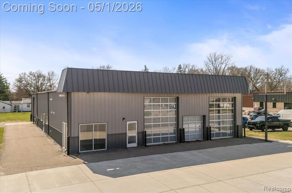588 S Lapeer Road — photo