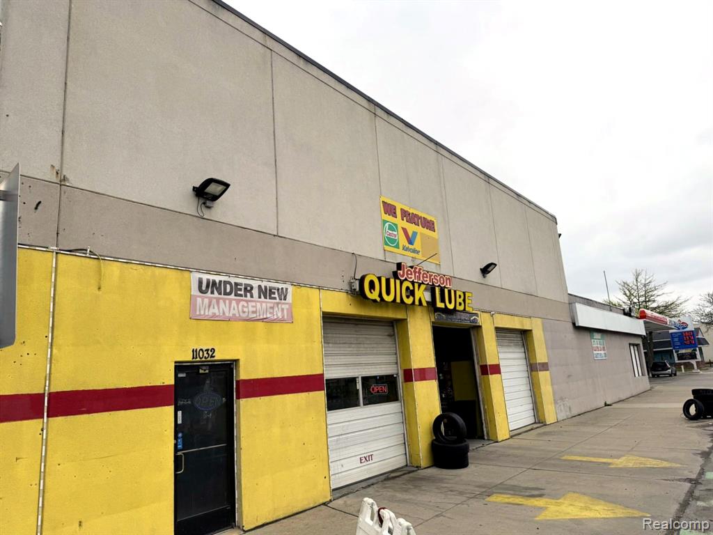 11032 W Jefferson Avenue — photo