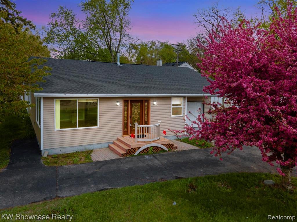 7969 Richardson Road — photo