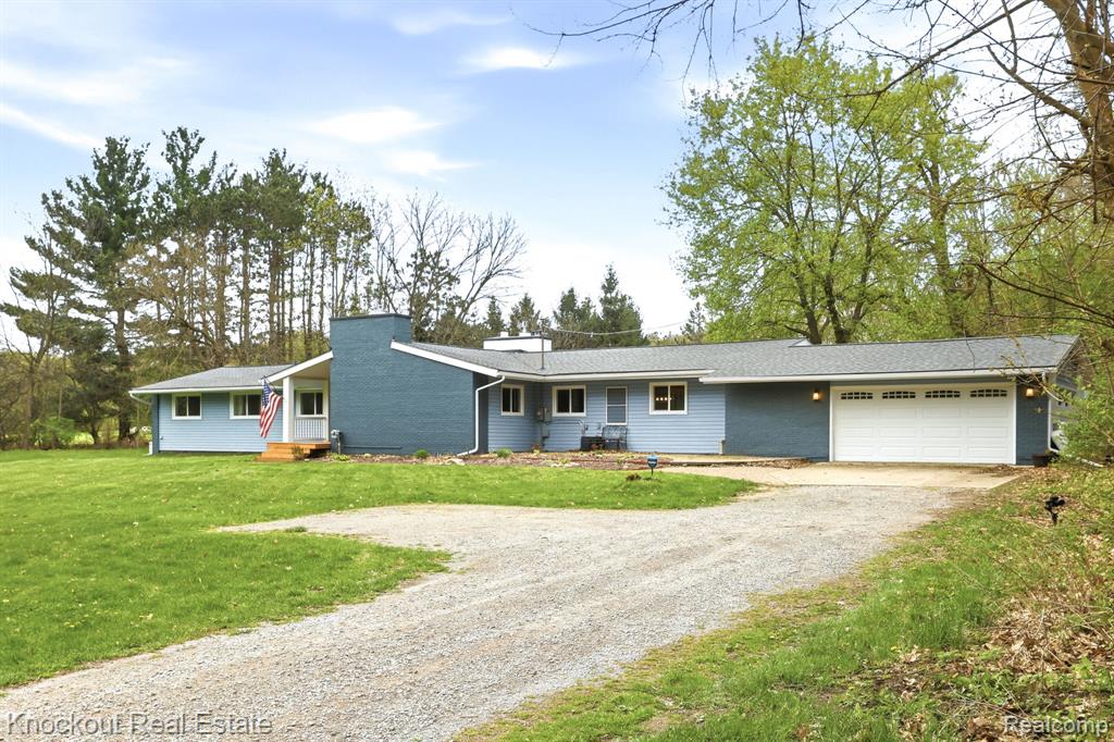 12452 Canada Road — photo