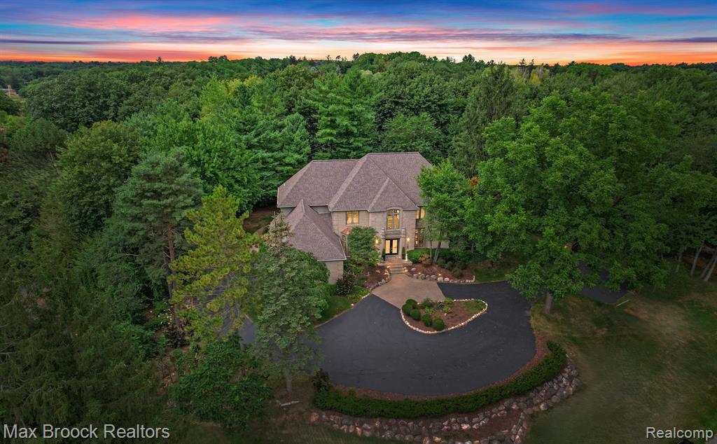 60 Kingsley Manor Drive — photo