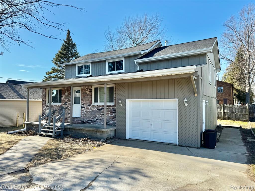 432 Edgewater Drive — photo