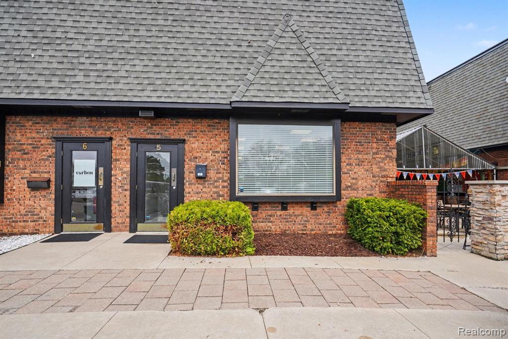 11225 S Saginaw Street — photo