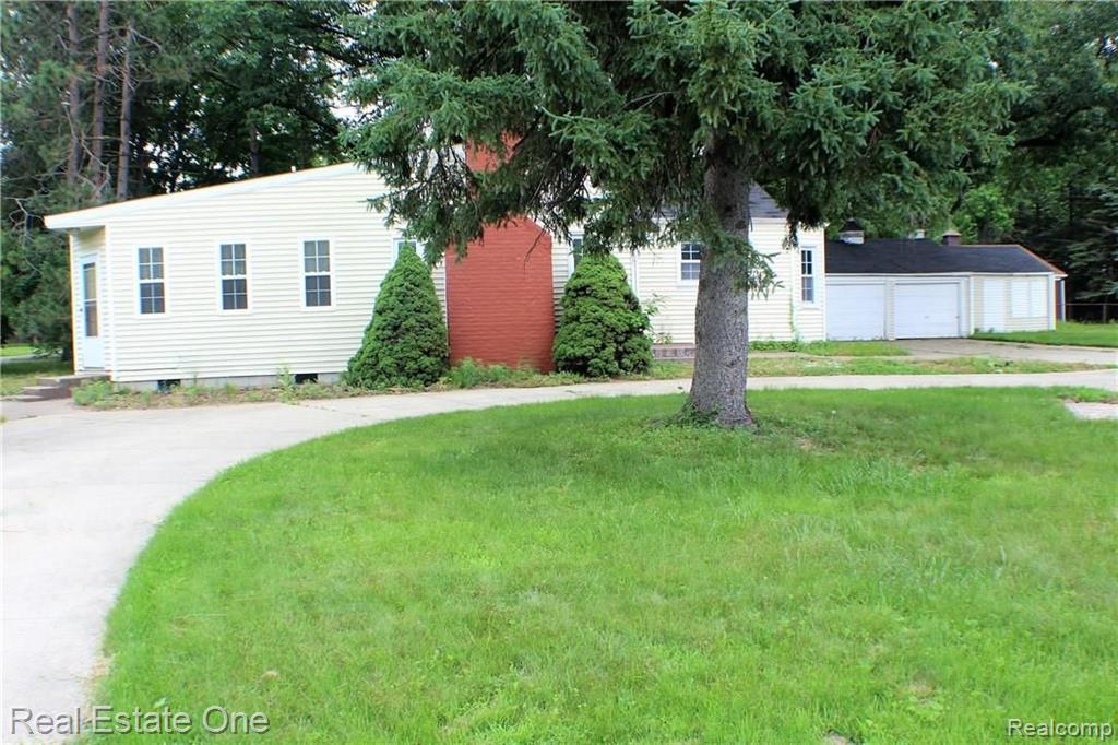 22324 Charter Street — photo