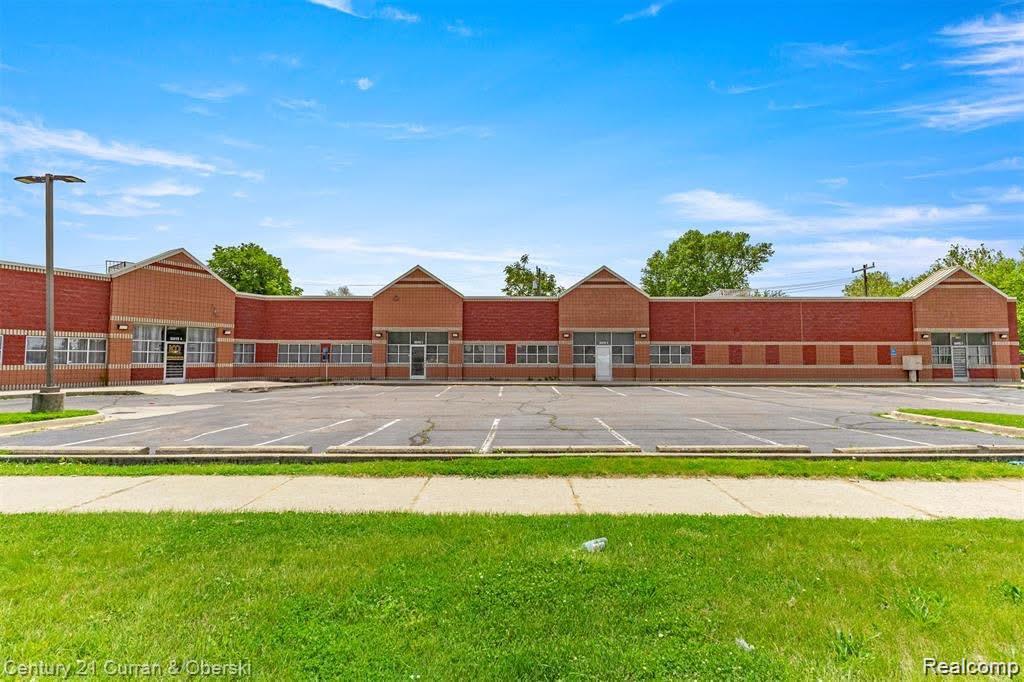 2300 S Schaefer Highway — photo