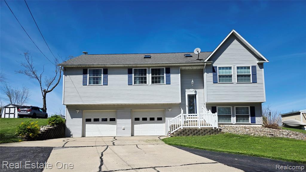 8751 Highland Ave Road — photo