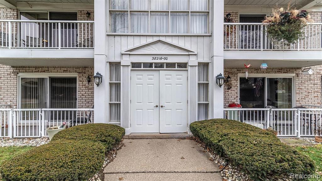 38226 Ann Arbor Trail — photo