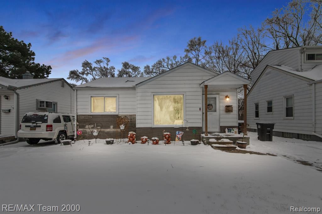 5871 Cooper Street — photo
