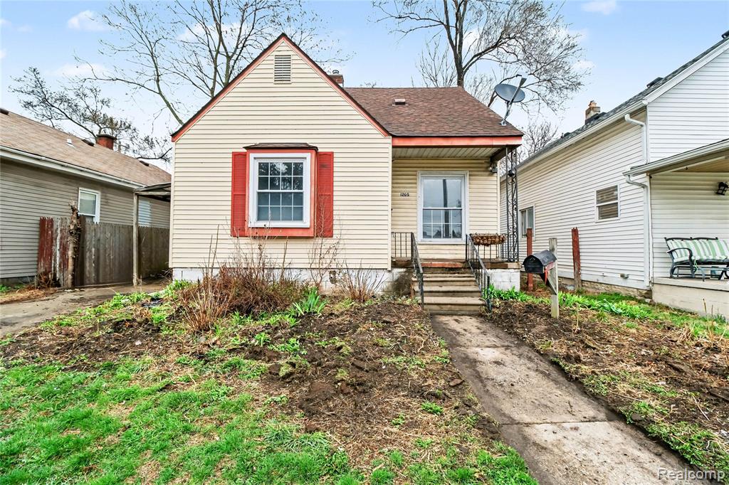 1205 E Muir Avenue — photo