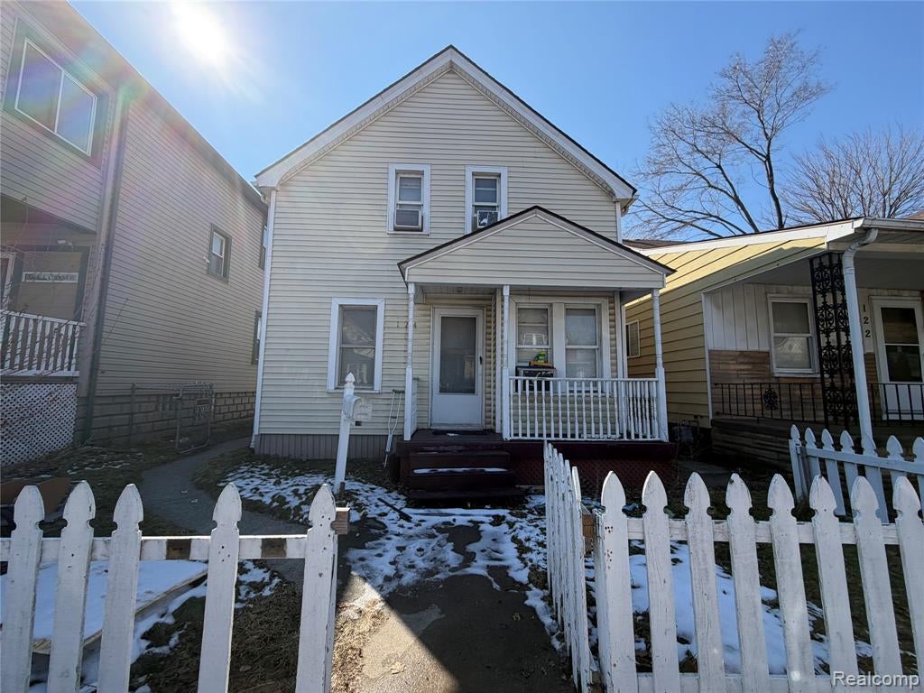 124 Le Roy Street — photo