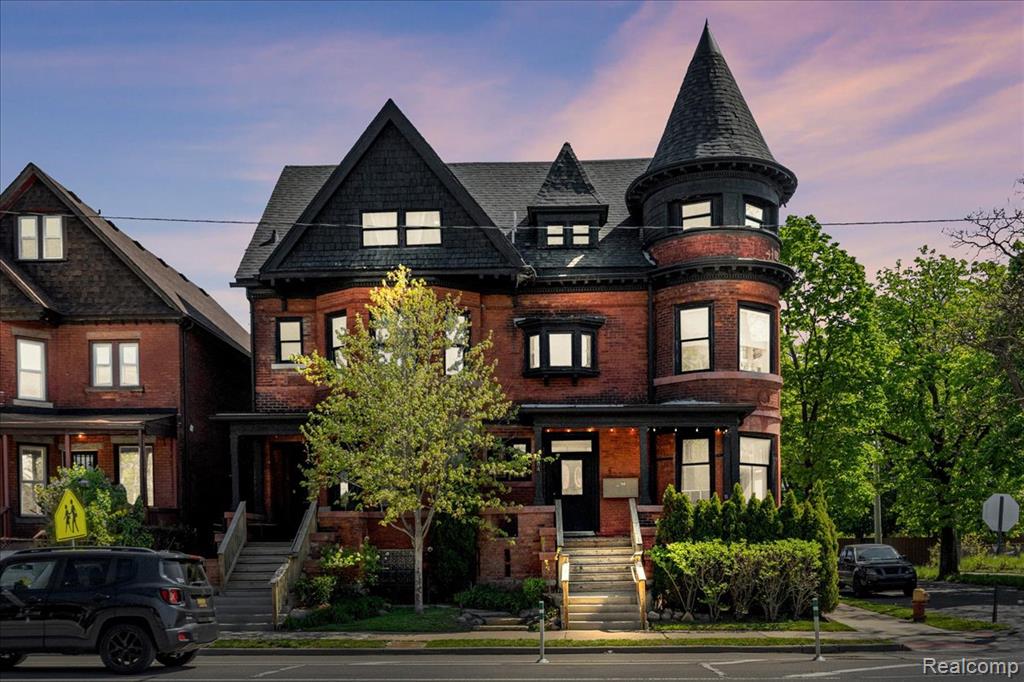 4304 Trumbull Street — photo