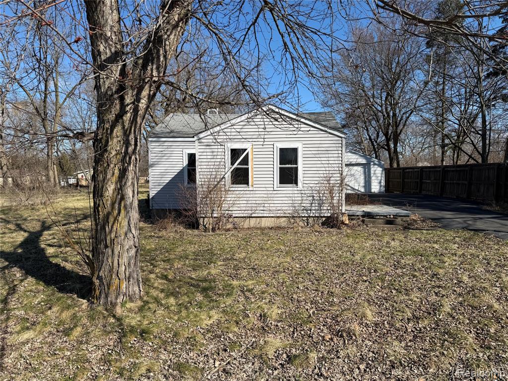 1038 W Pine Avenue — photo