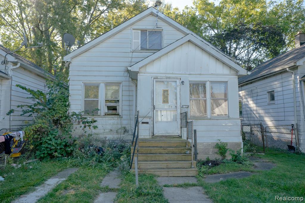 17220 Detroit Street — photo