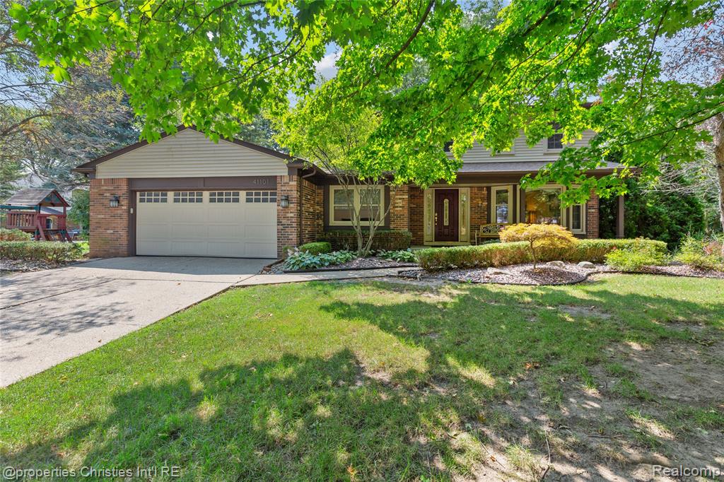 41101 Croydon Court — photo