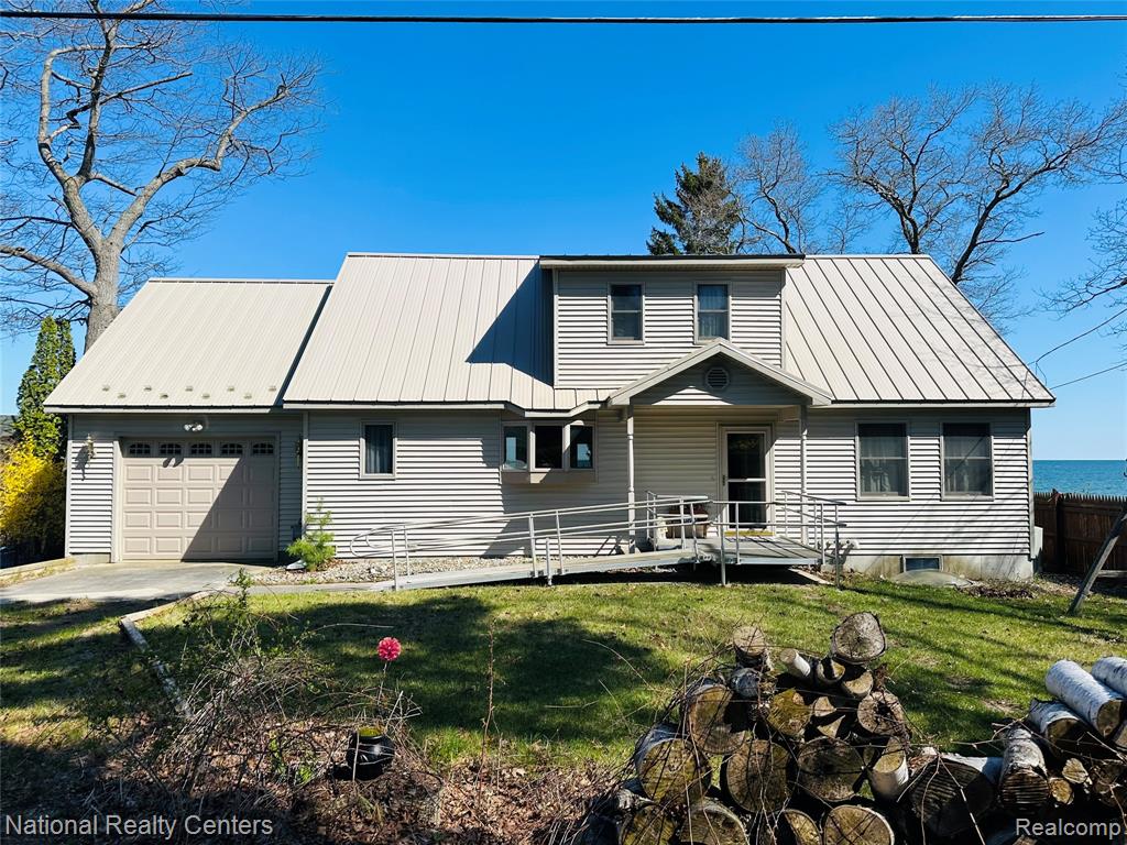 1390 N US 23 — photo