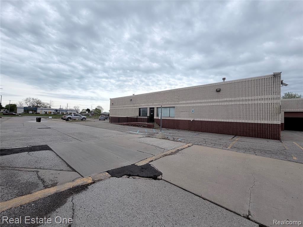 34381 Gratiot Avenue — photo