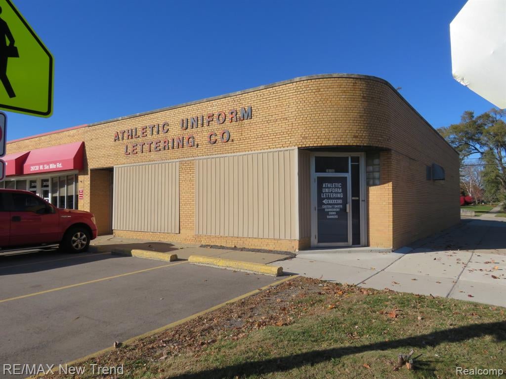 26114 W 6 Mile Road — photo