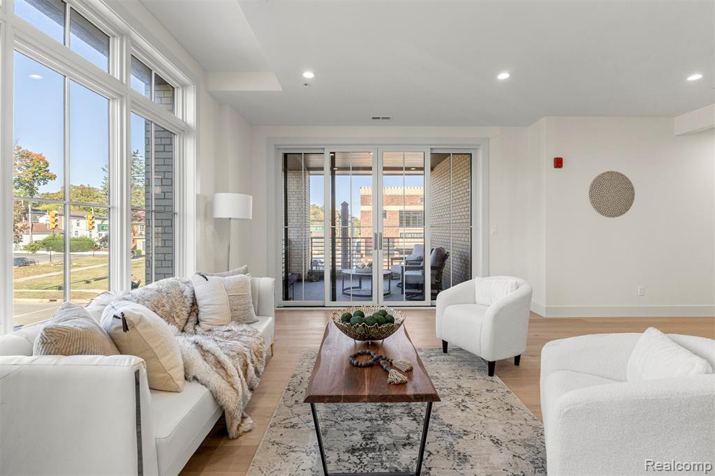 156 N Center Unit 203 — photo