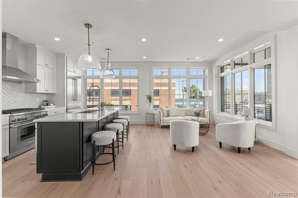 156 N Center Unit 301 — photo