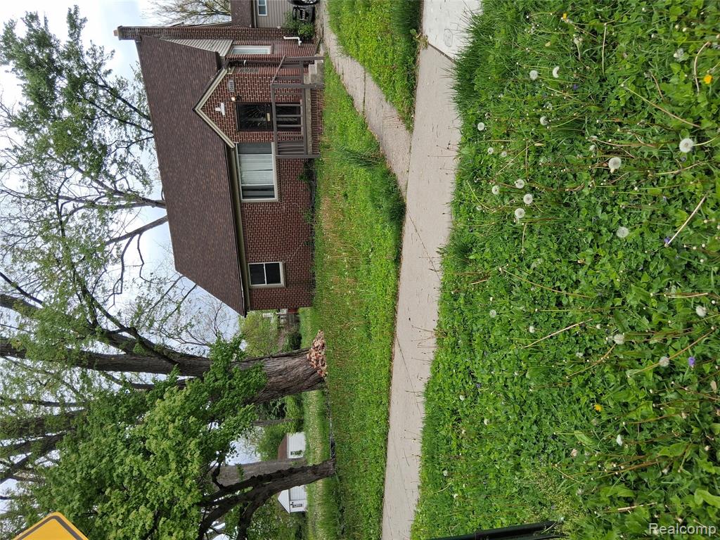 22440 Pembroke Avenue — photo