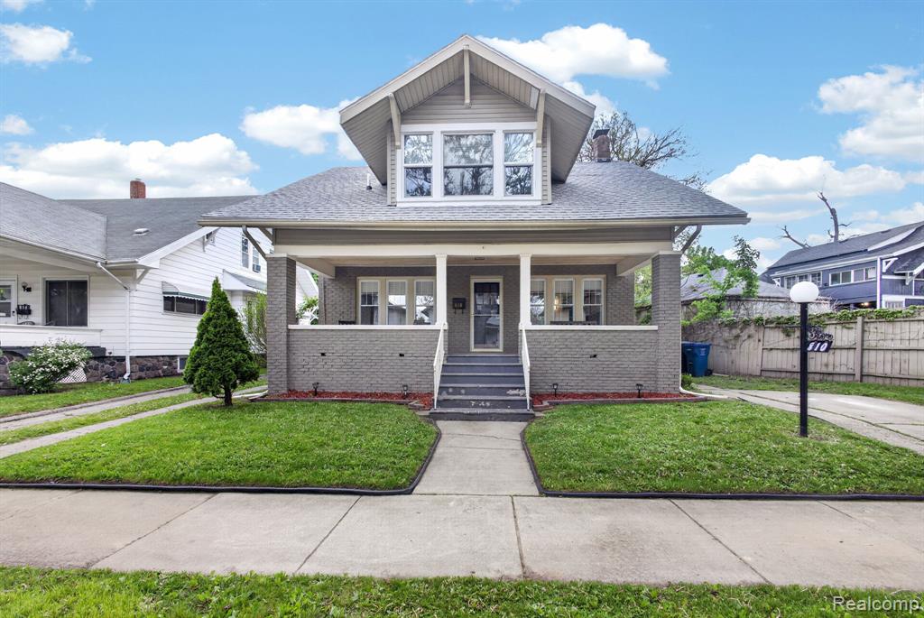 810 E 8th Street — photo