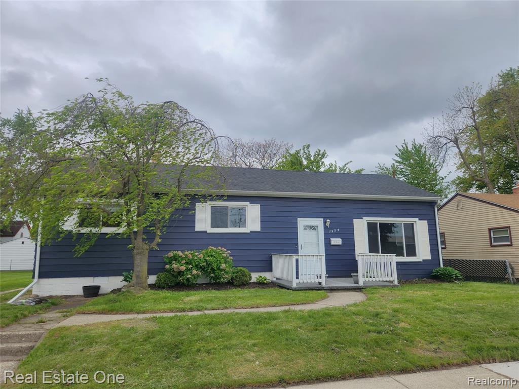 1574 E Woodruff Avenue — photo