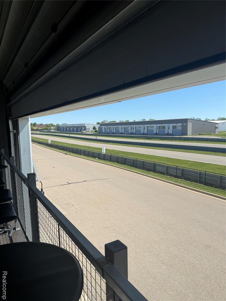 33 Straightaway Drive — photo