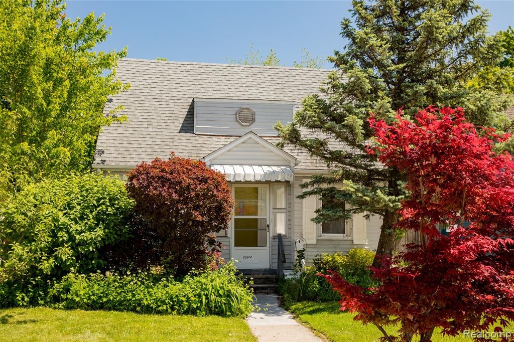 23122 Reynolds Avenue — photo