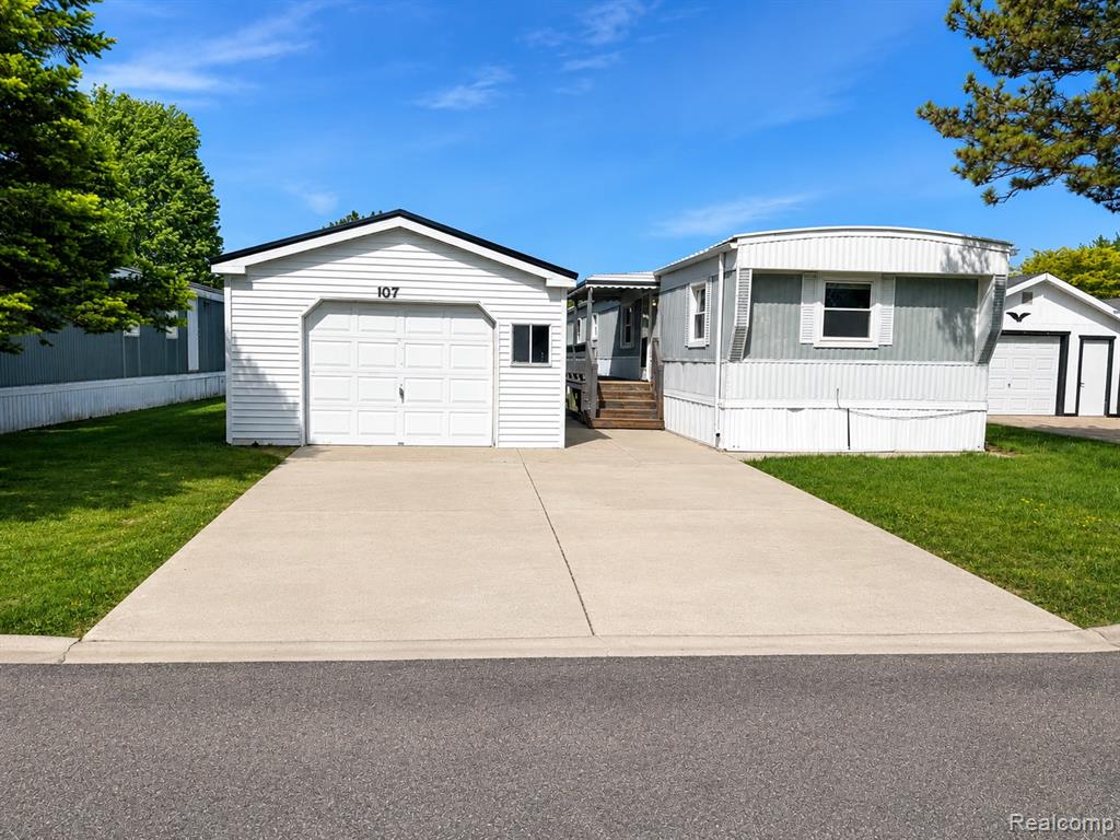 107 Foxpointe Court — photo