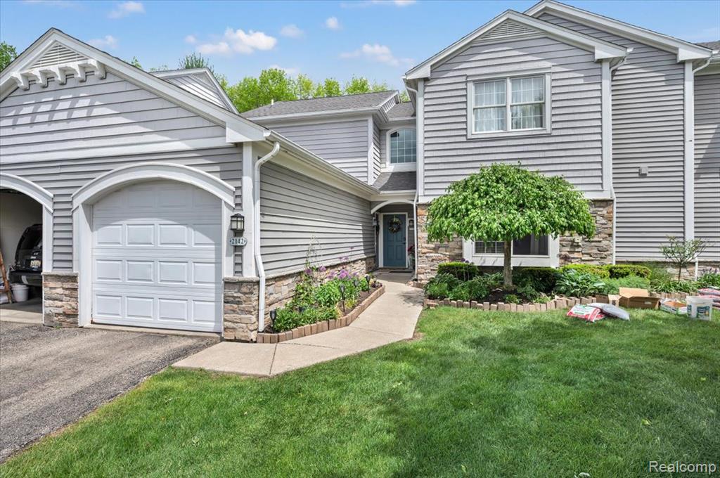 2142 Carriage Hill Circle — photo