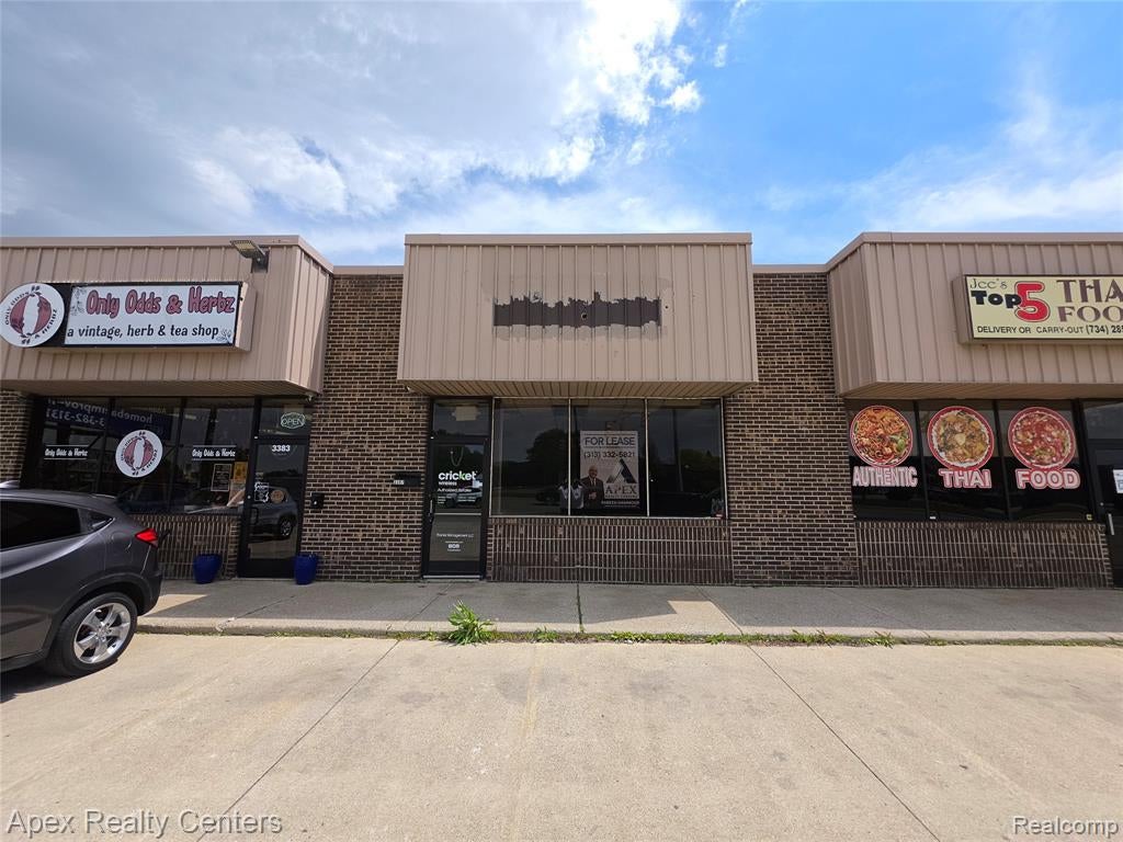 3387 Fort Street — photo