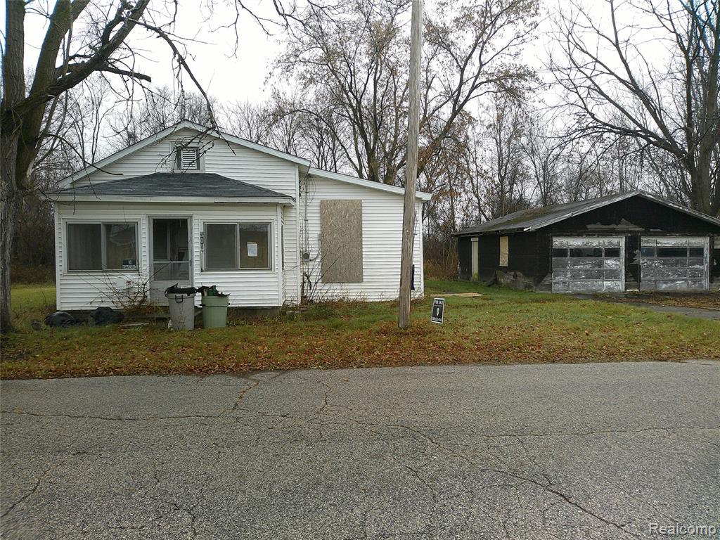 301 Chesaning Street — photo