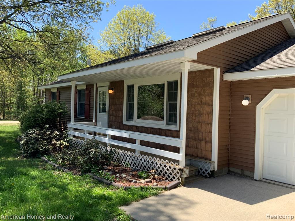 7395 Crestwood Drive — photo