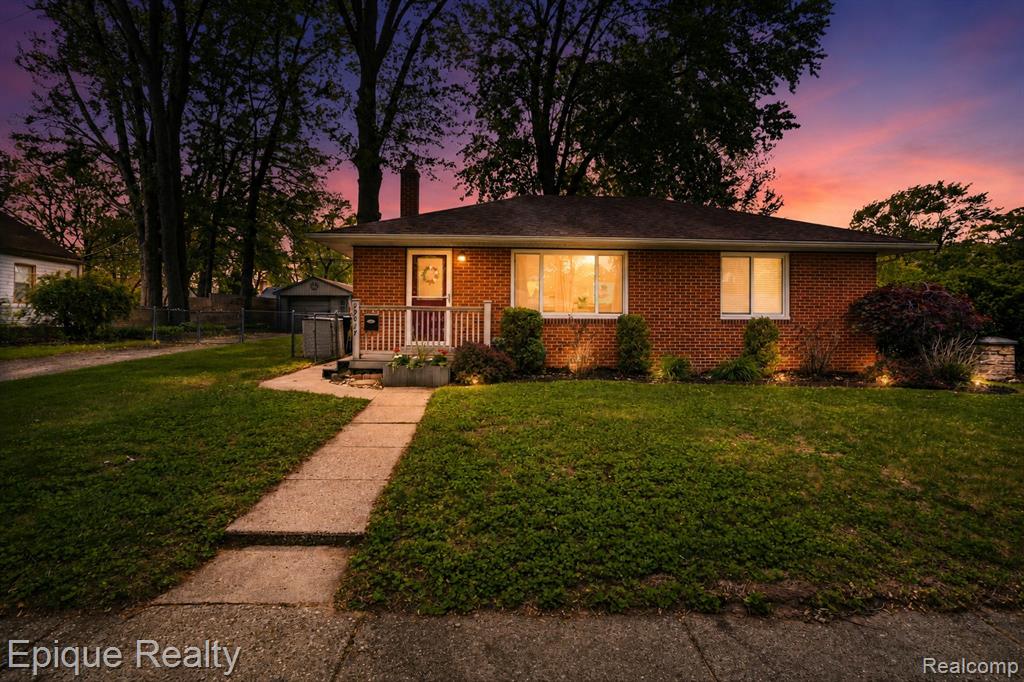 29087 Howard Avenue — photo
