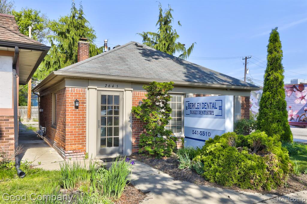 2645 Coolidge Highway — photo