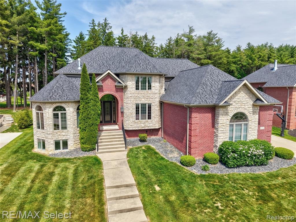 3334 Creekview Drive — photo
