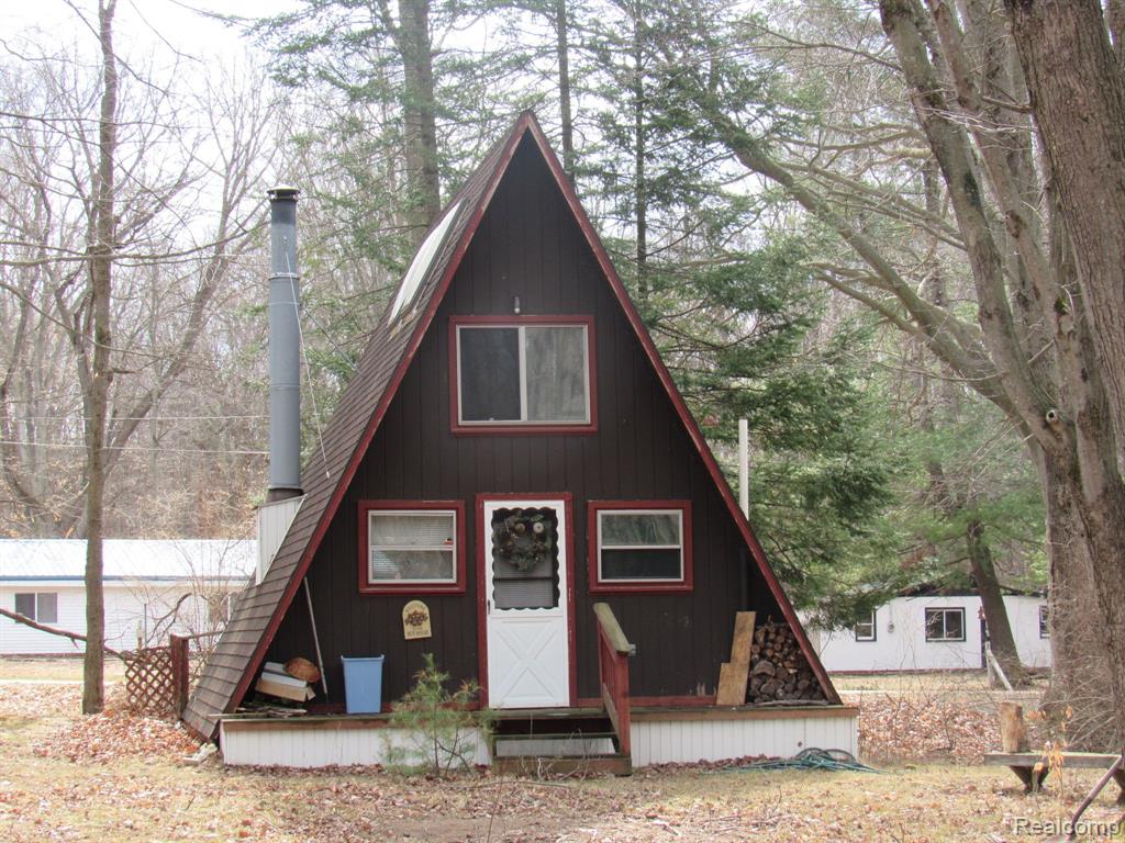 5892 Woodland Drive — photo