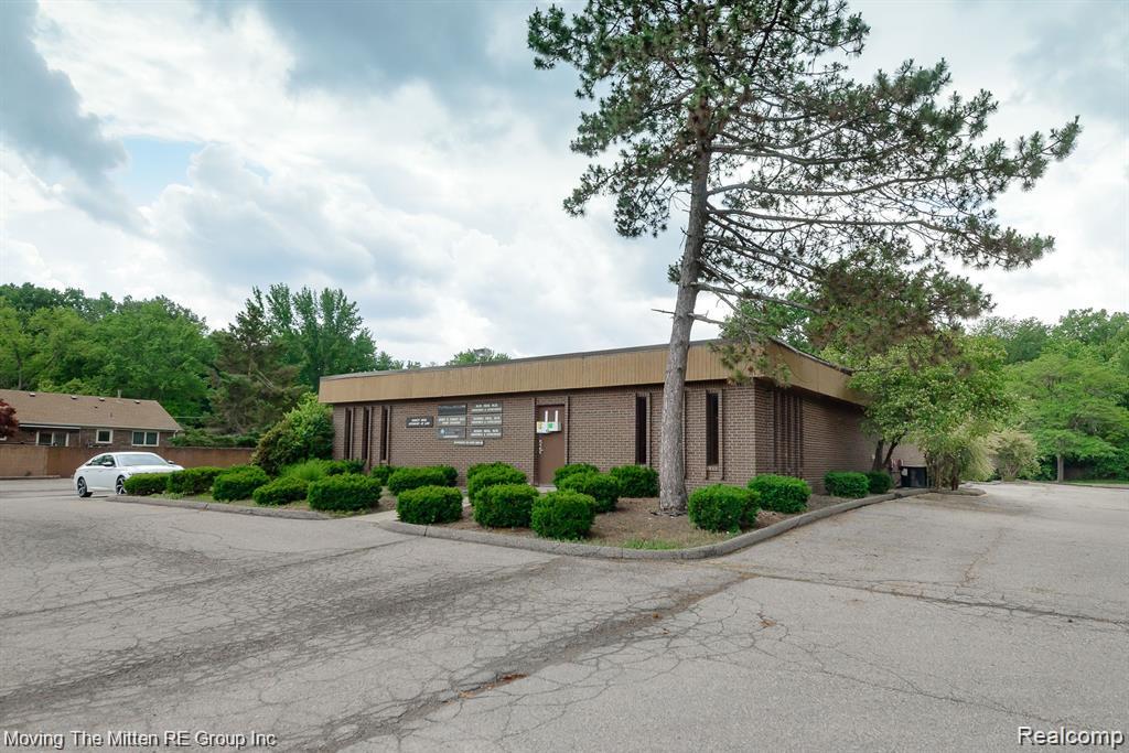 10533 Farmington Road — photo