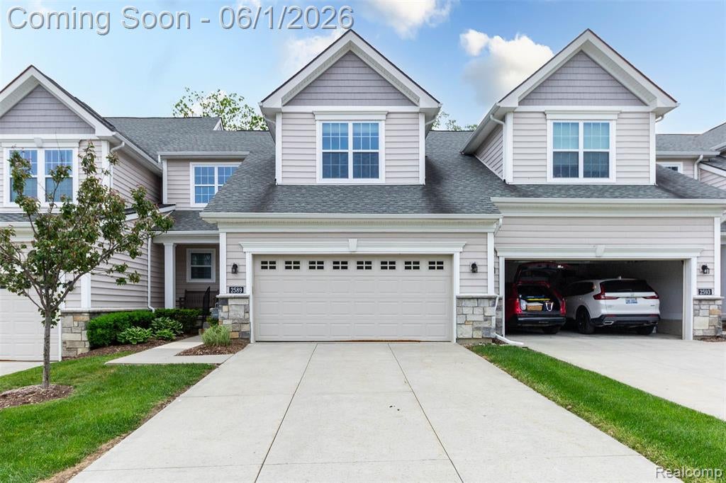 2589 Oxford Circle — photo