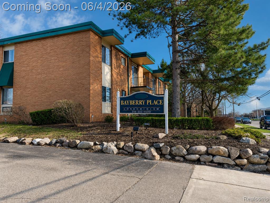 1880 Axtell Drive 2 — photo