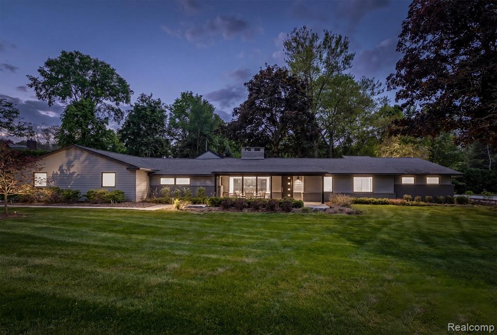 3885 Oakland Drive — photo